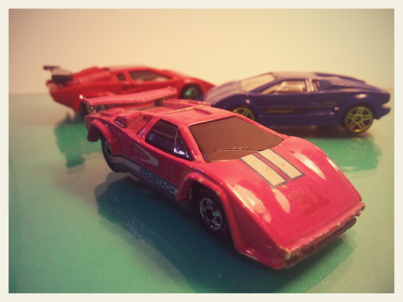 Illustration for article titled Lamborghini Countach: Hot Wheels vs Maisto (Diecast Review)